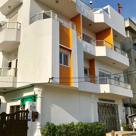 Dodoo Lodge 코토누 외부 사진