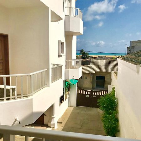 Dodoo Lodge 코토누 외부 사진