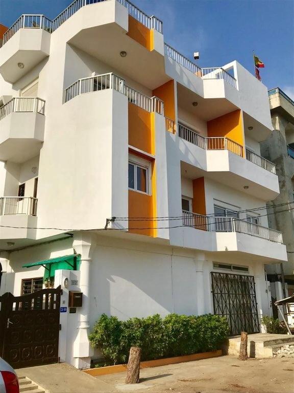 Dodoo Lodge 코토누 외부 사진